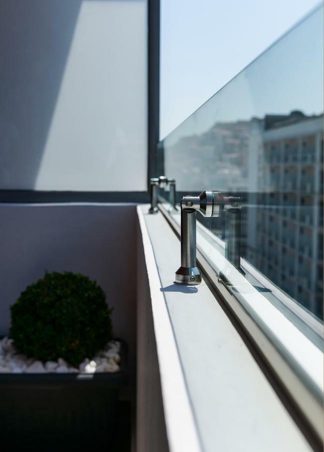 L - Apartment
