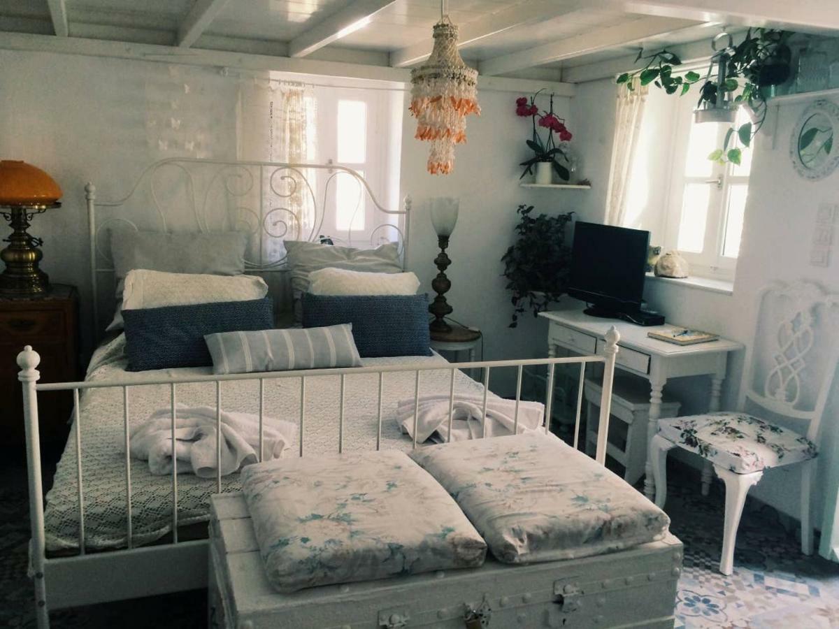 The Oceanographer's Home, A Chora Hideaway *