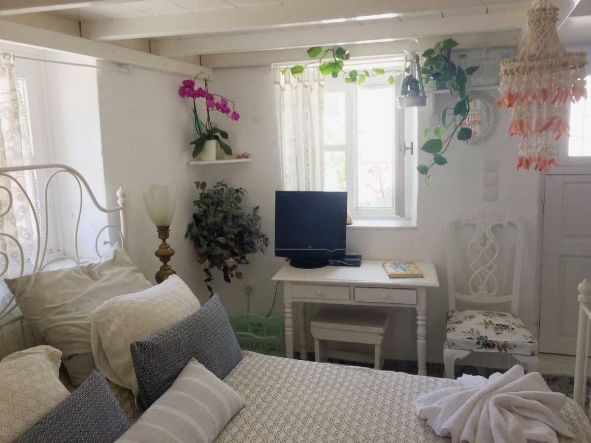 The Oceanographer's Home, A Chora Hideaway Serifos Town