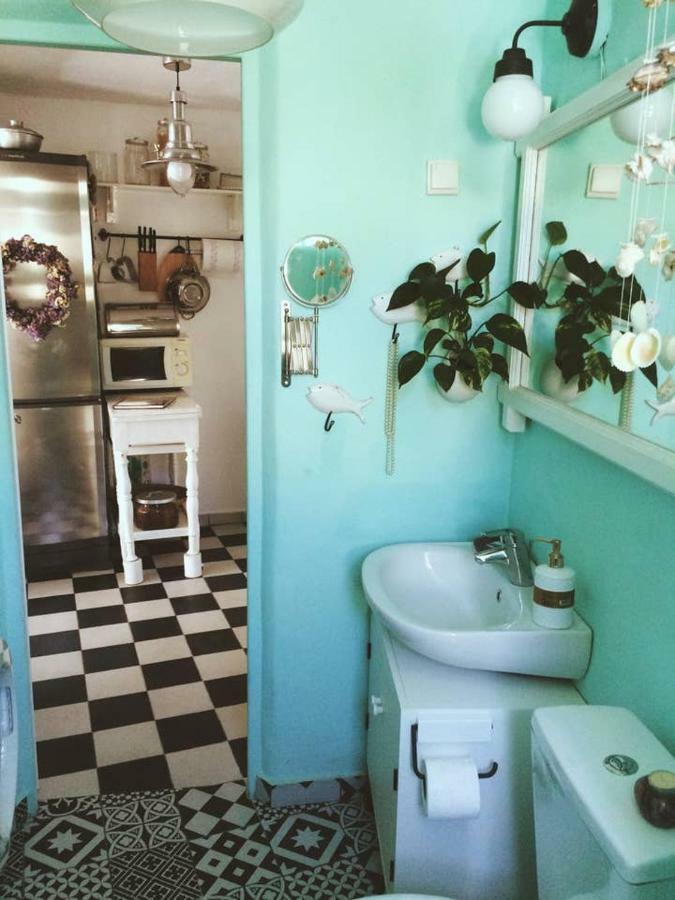 The Oceanographer's Home, A Chora Hideaway