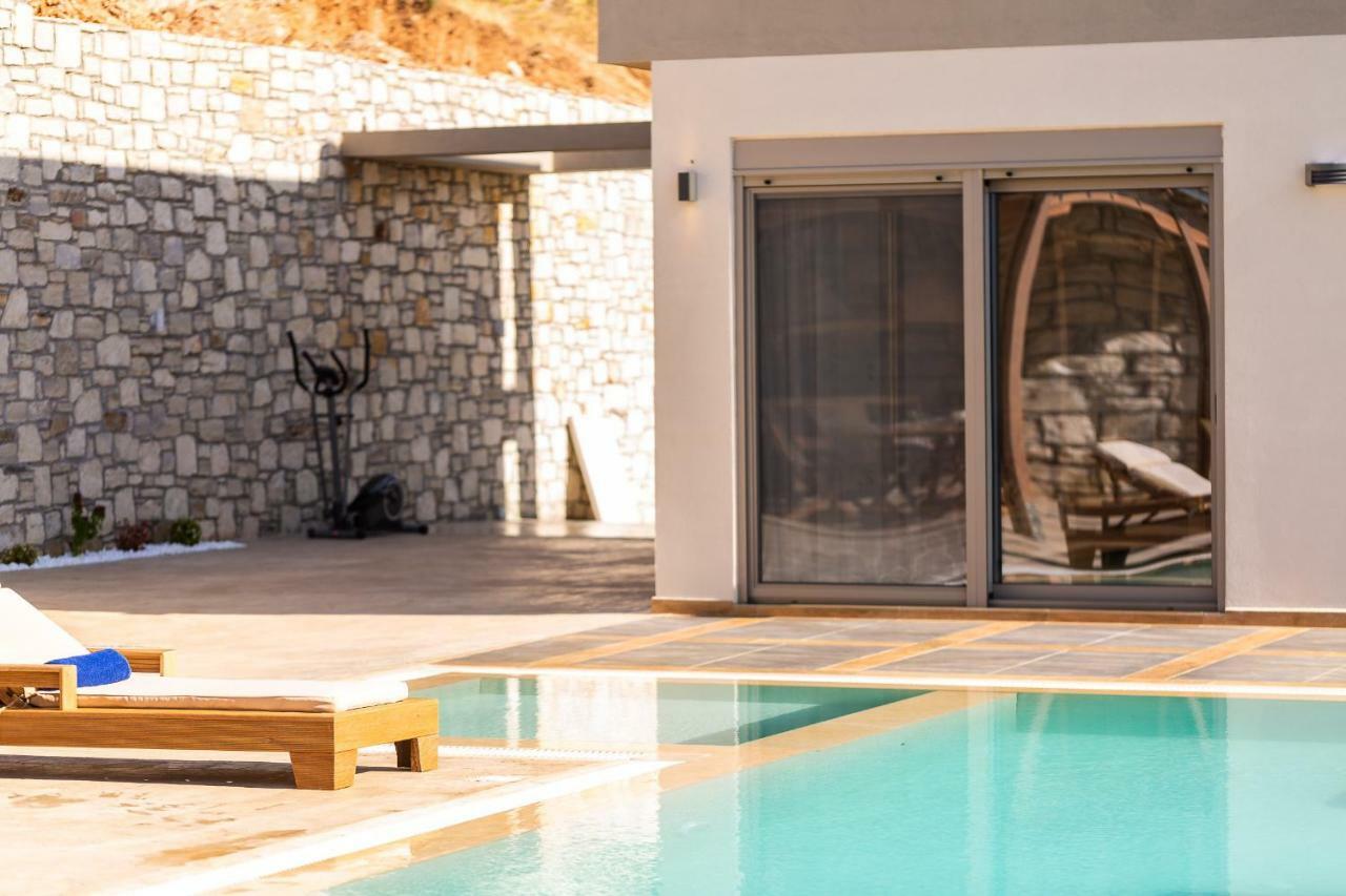 Paris Villa, With Pool, Bbq, Playground & Seaviews, By Thinkvilla *