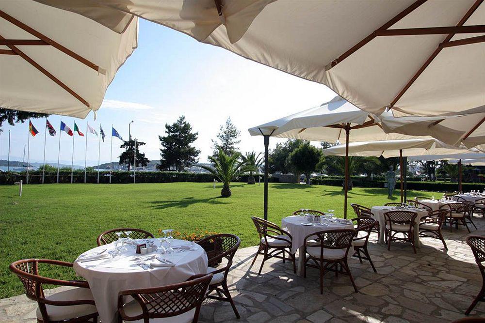 Aks Hotel