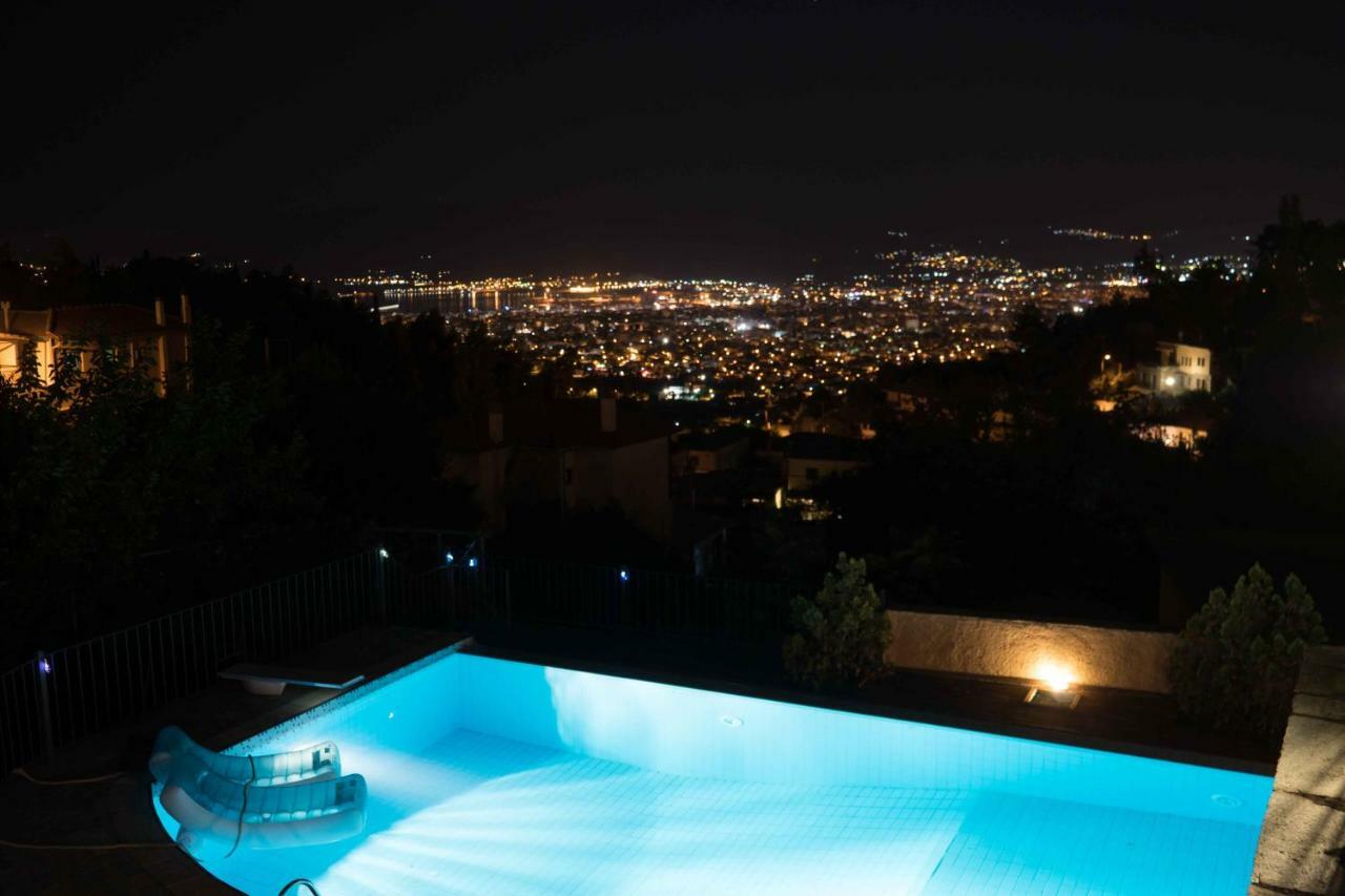 Tranquil Infinity Pool Getaway Apartment
