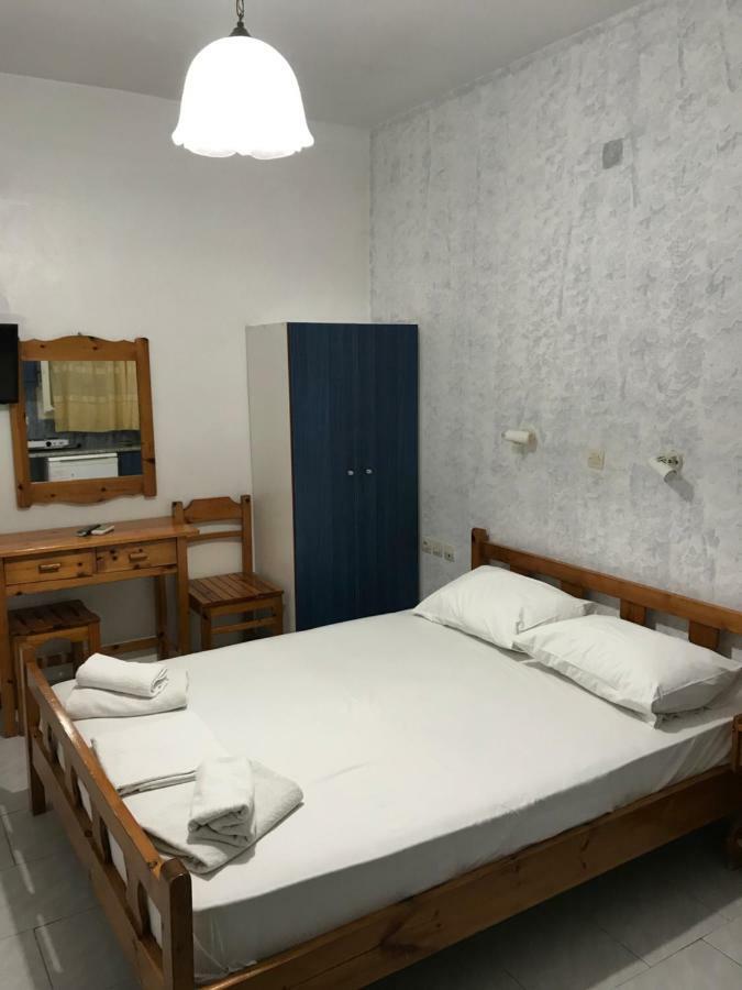 Valvi Irini Apartment Perissa (Santorini)