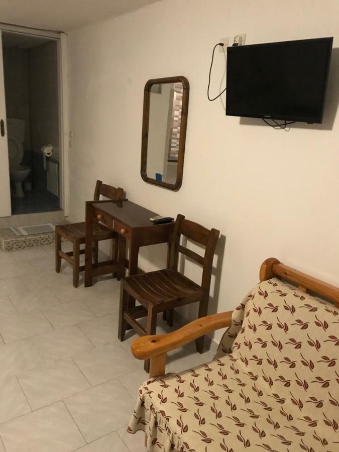 Valvi Irini Perissa (Santorini)