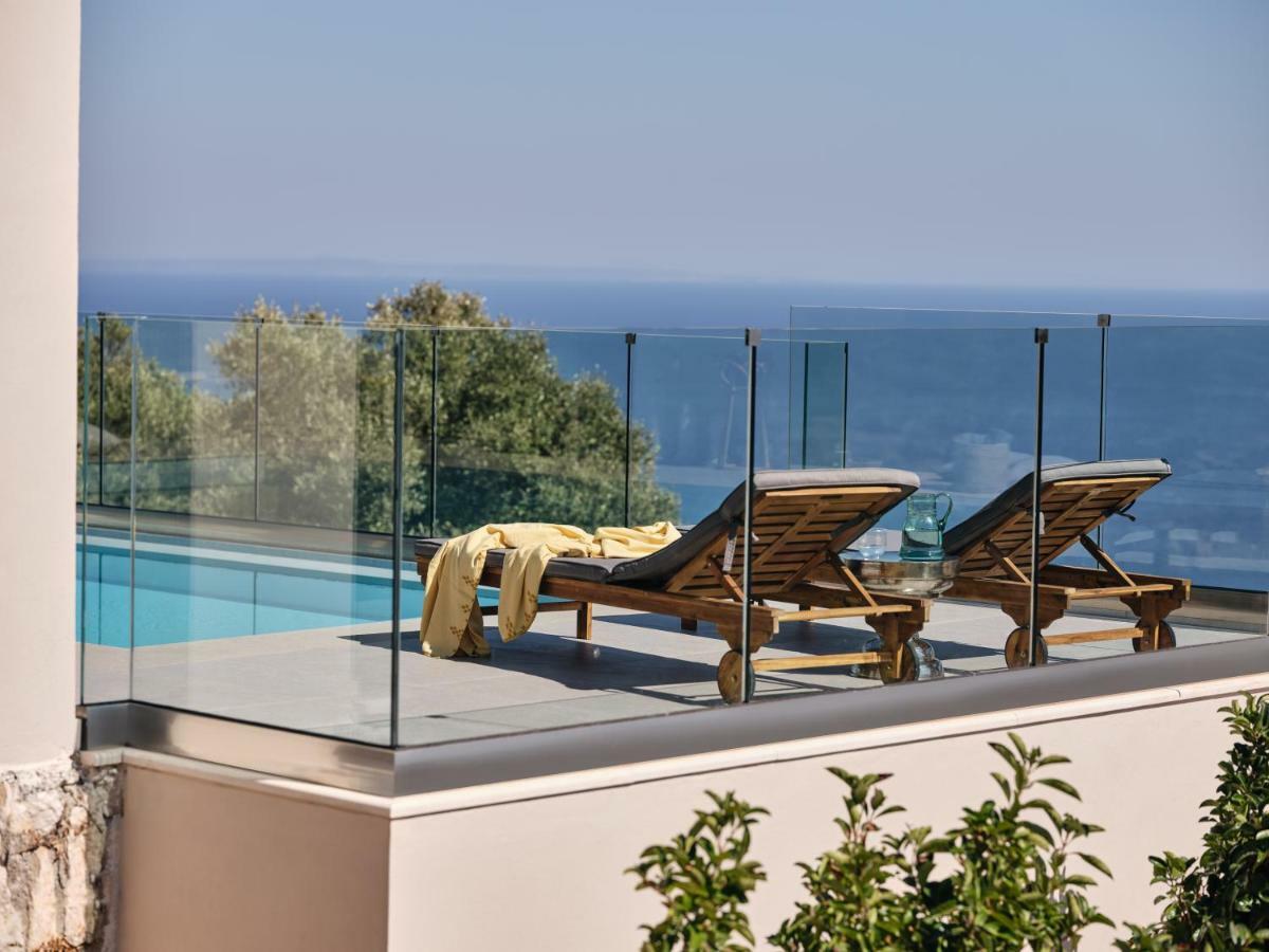 Thea Lux Villa
