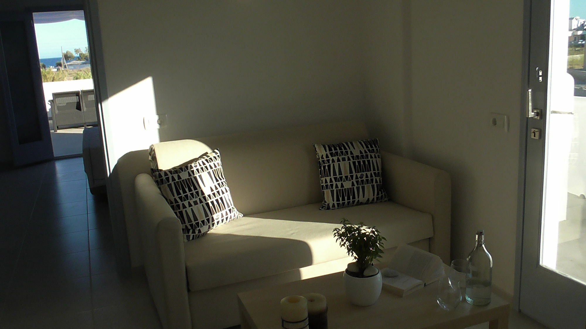 Daylight Perissa (Santorini)