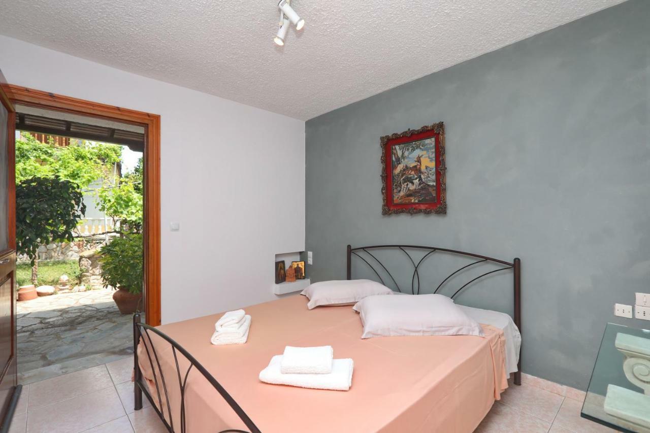 Marlitsis & Studios Apartment