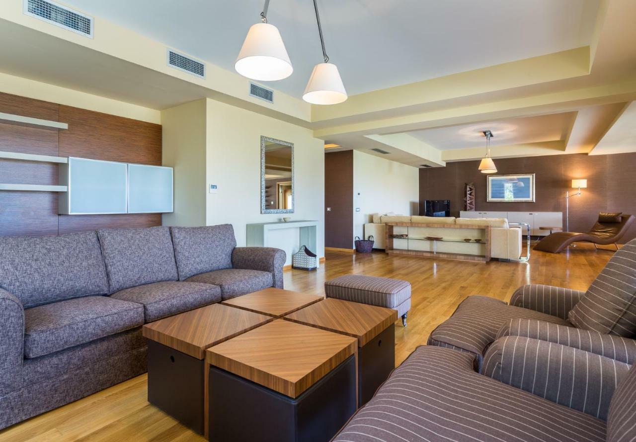 Analisa Luxury