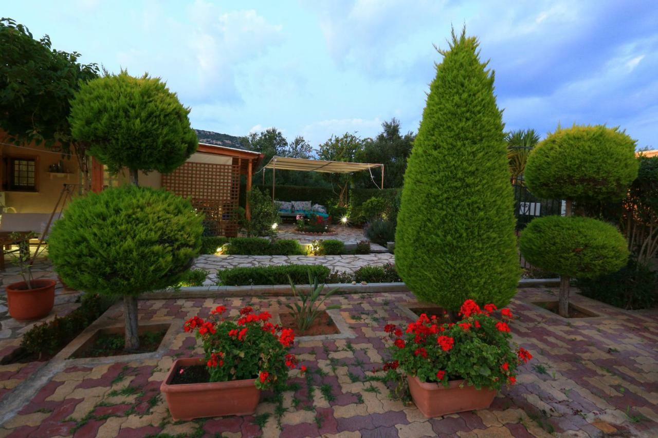 Holiday home Olives House Vromonerion