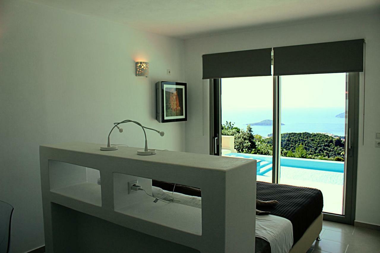 Zaki Villa Moni Evaggelistrias