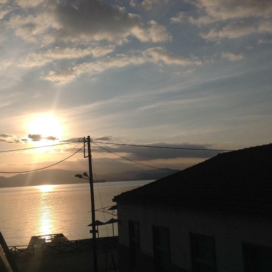 Filippos Apartments: Seaside Panoramic Views *