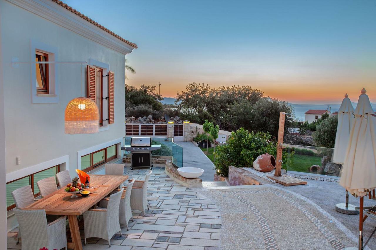 Delfini Villa *