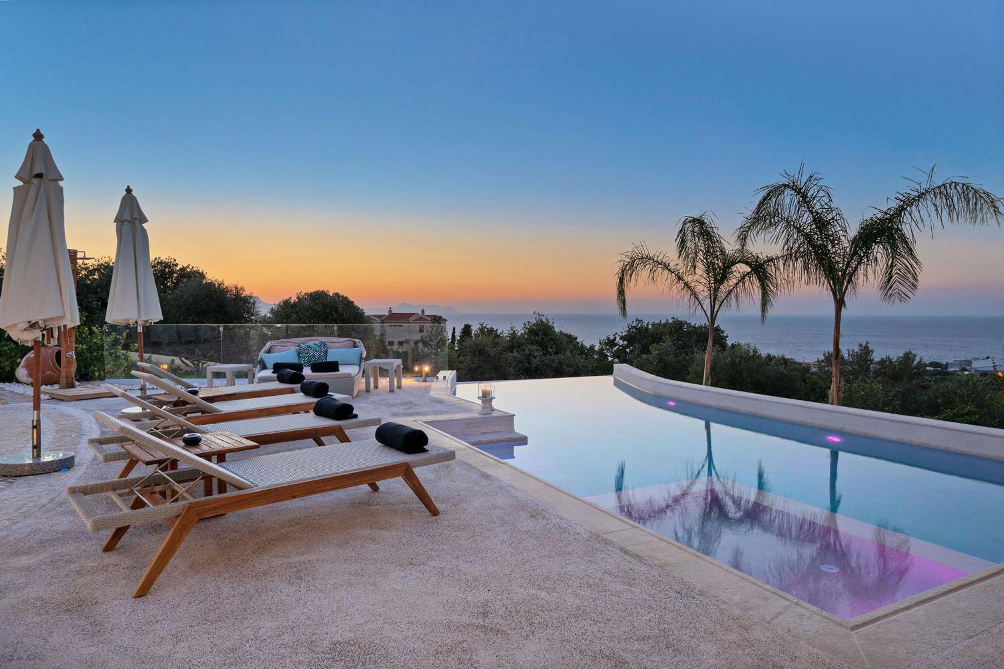 Delfini Villa *