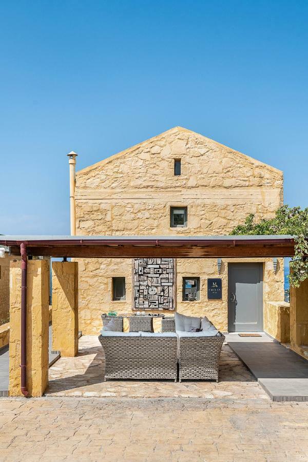 Emilia Front Sea Villa *