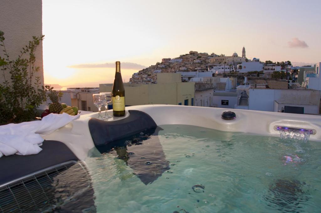 Tataki Fira (Santorini)