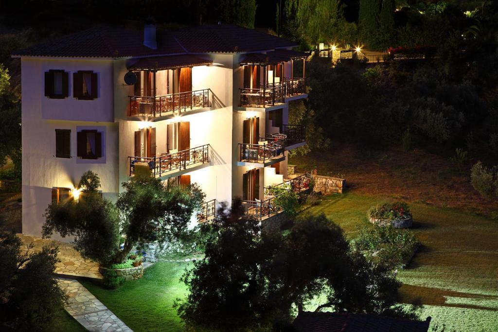 Mando Beachfront 3*