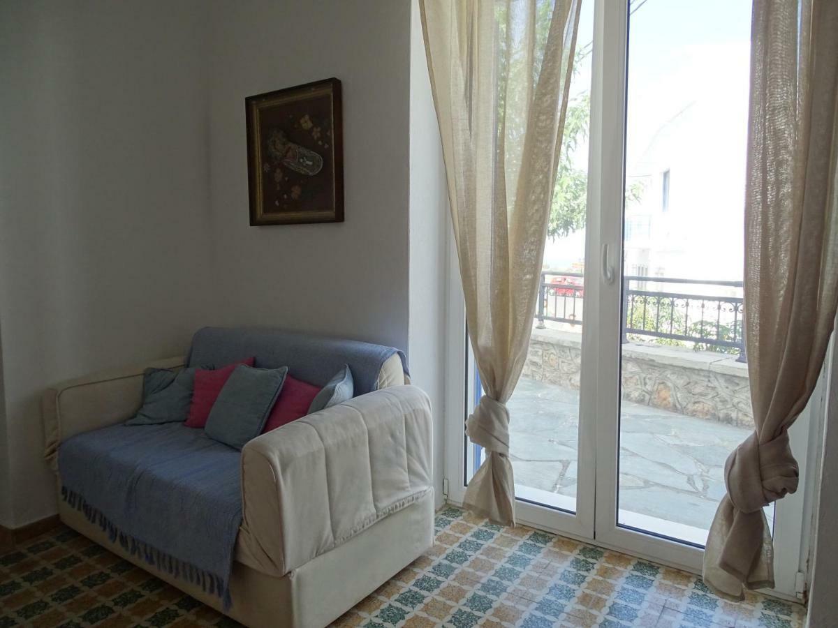 Alexandros House Holiday home *