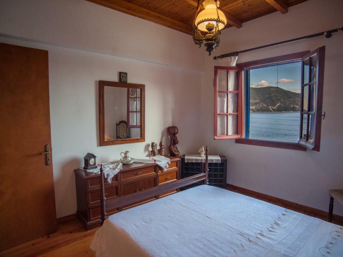 Fey's House Waterfront - Holiday home