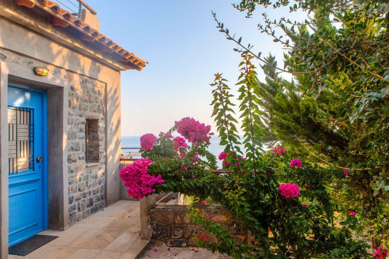 Frictories Station Of Residency Guest house Limnionas (Central Greece)