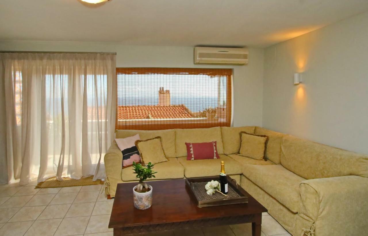 Apartment Elena 3 *
