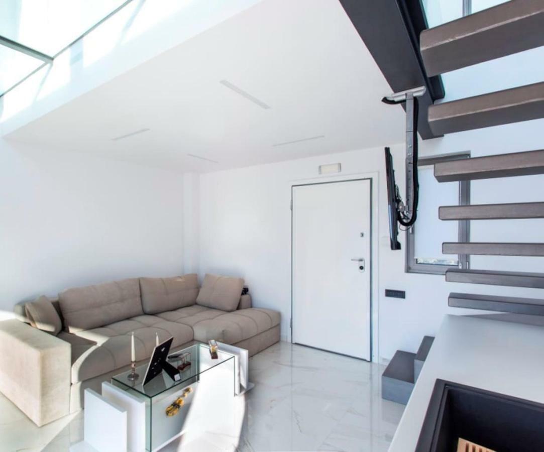 Leblanc Luxurious Beachfront Villa, Gcollectiongr *
