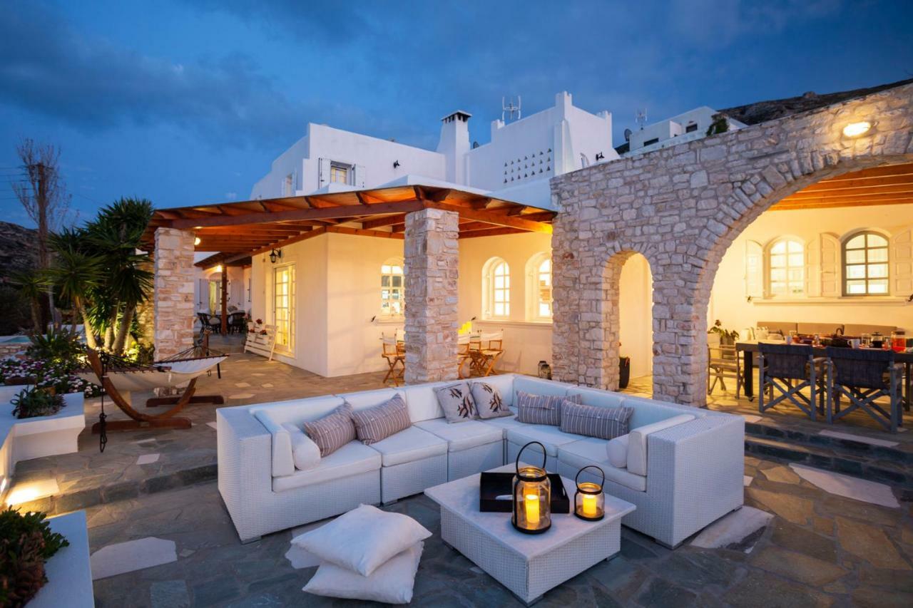 Haritomeni * Parikia (Paros)