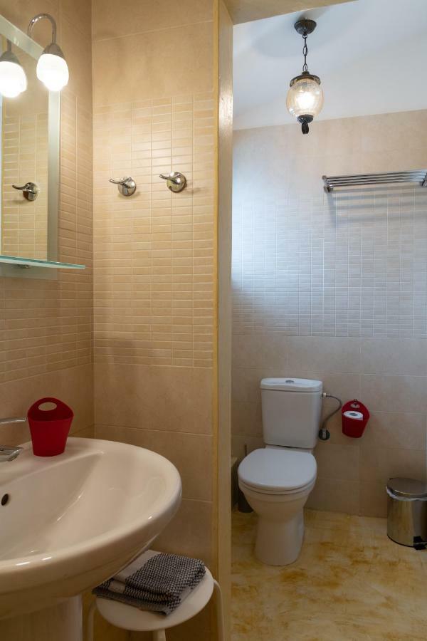 Chroma Apartment *
