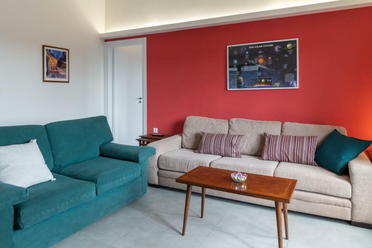 Apartment Chroma Pikermion
