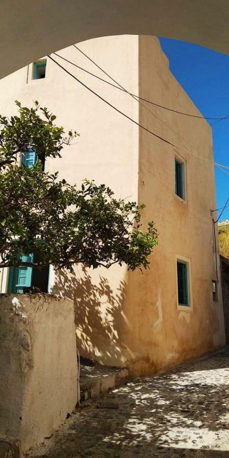 Holiday home Santorinio Yellow House