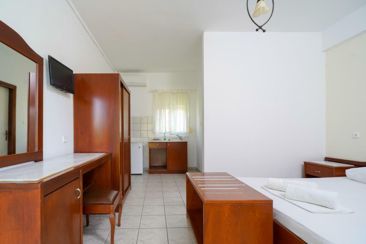 Lakis Apartment