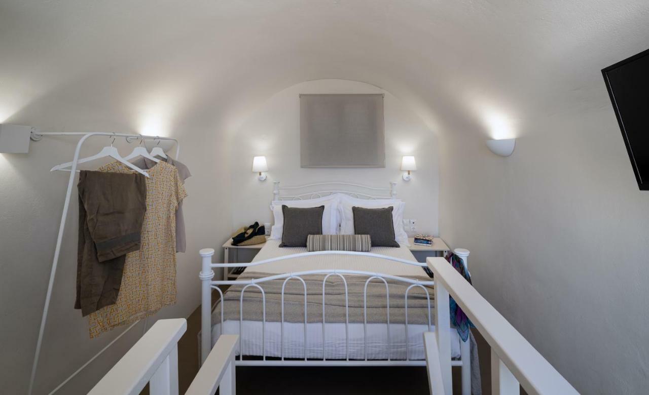 Nalas Emporio (Santorini)