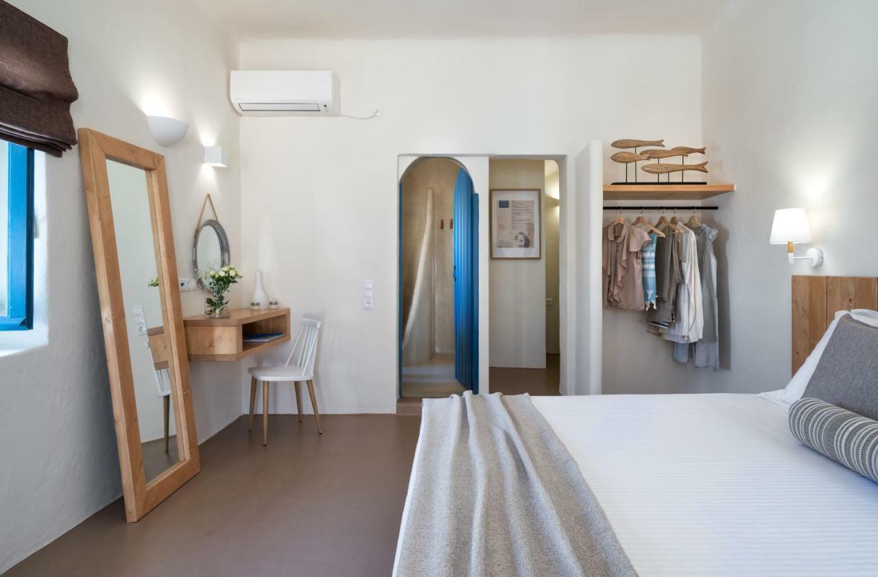 Nalas Emporio (Santorini)