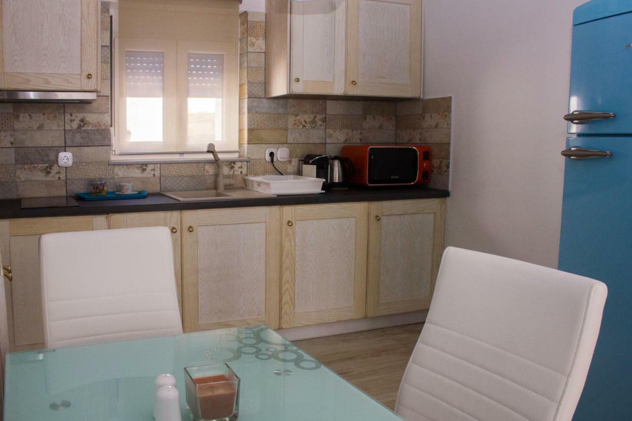 Blue Island Apartment