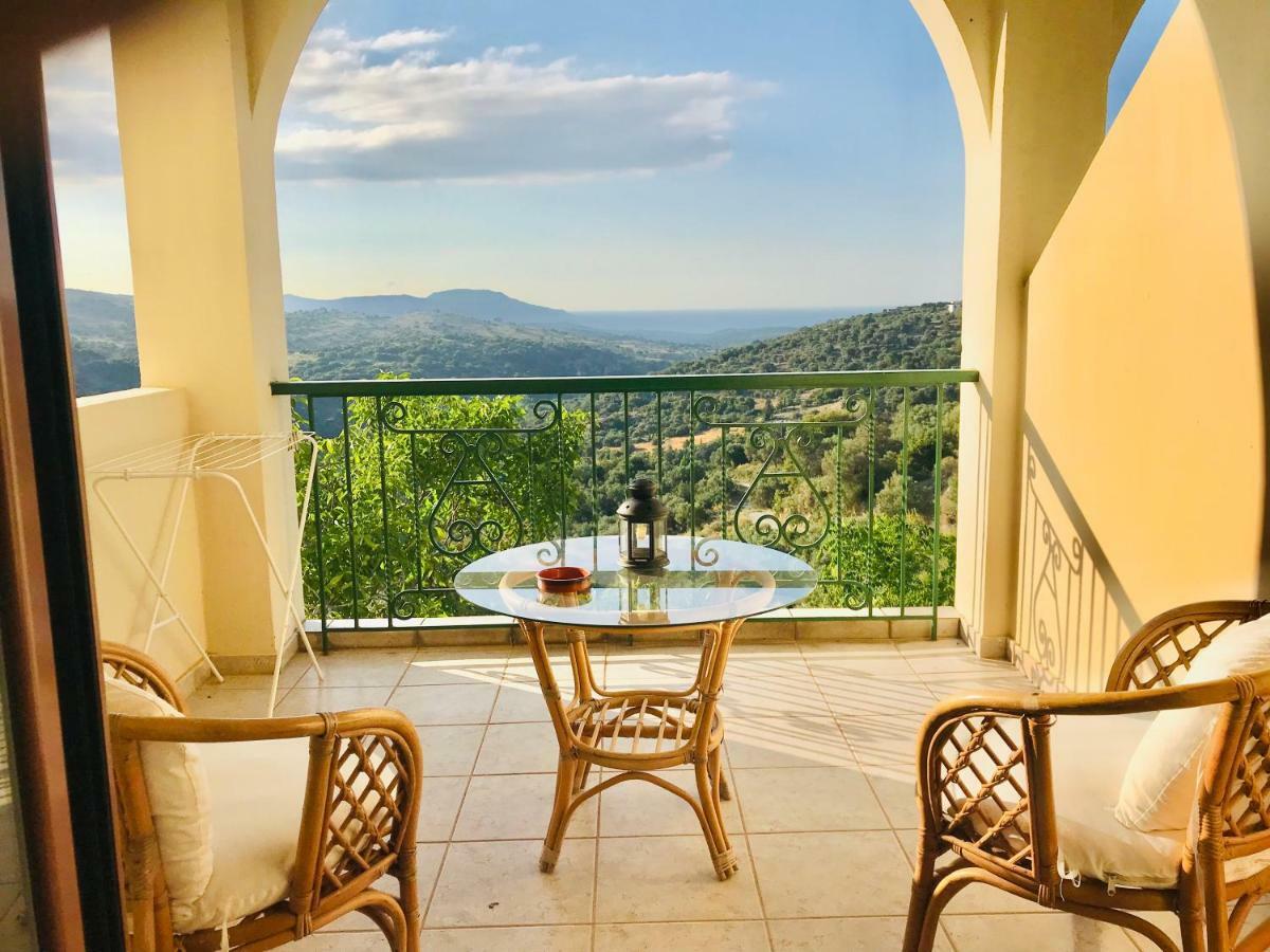Thomas View * Argiroupolis