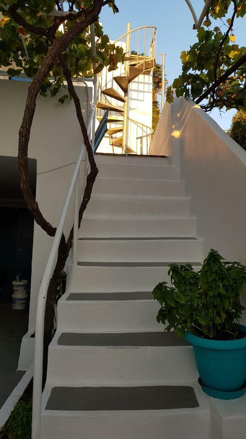 Blue Island Apartment