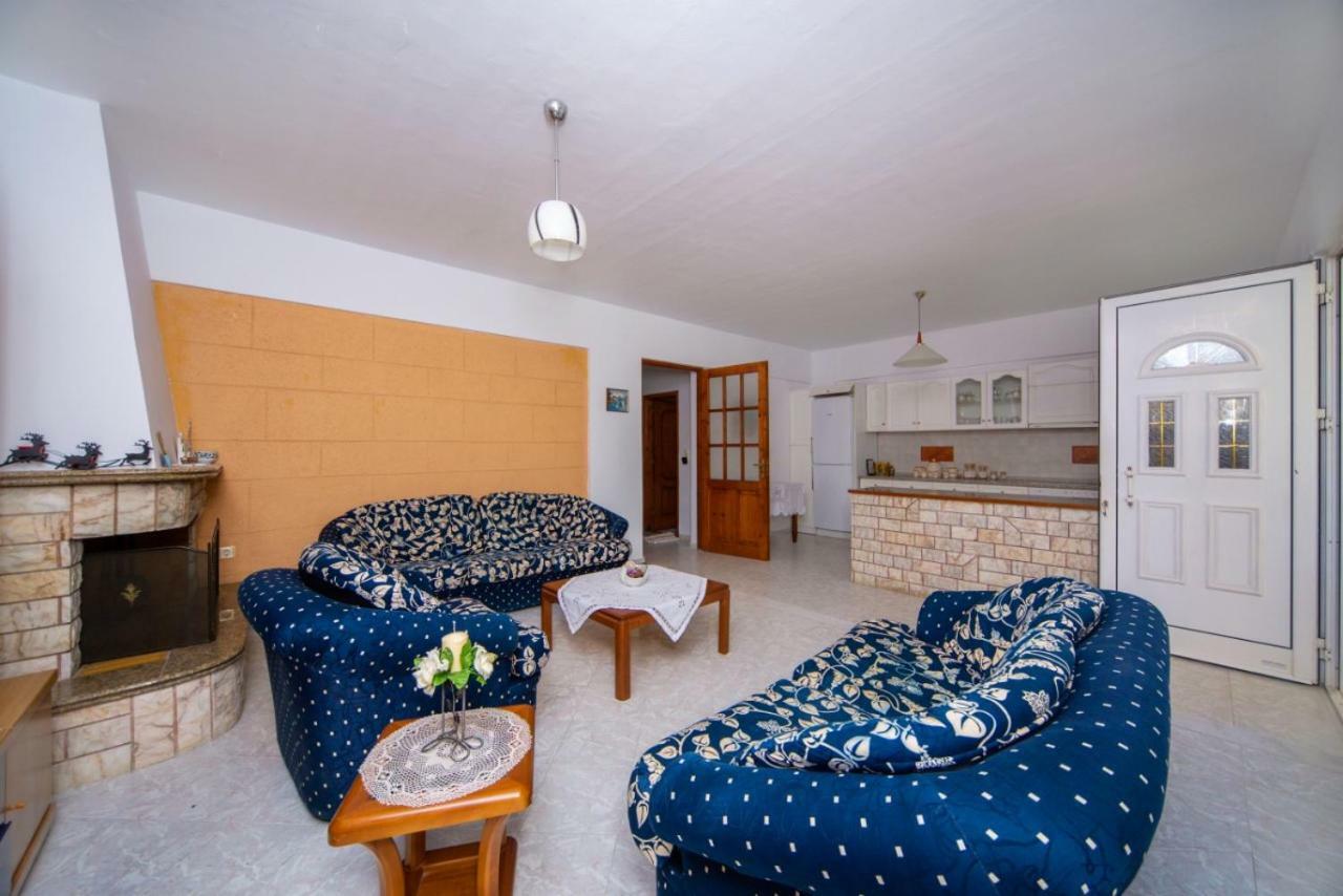 Stegnailion Apartment *