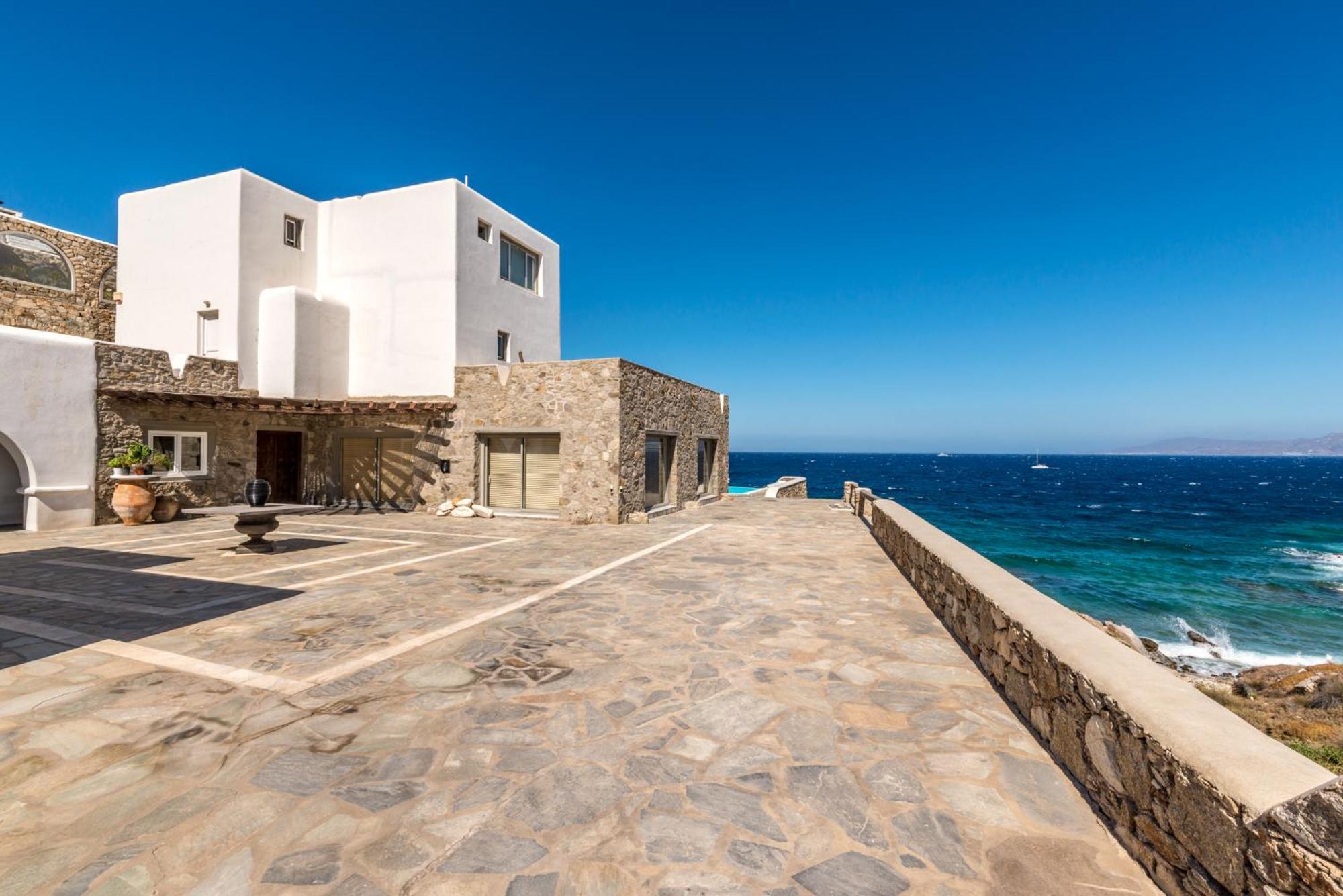 Coventina, Ornos - Cavo Delos, Mykonos *