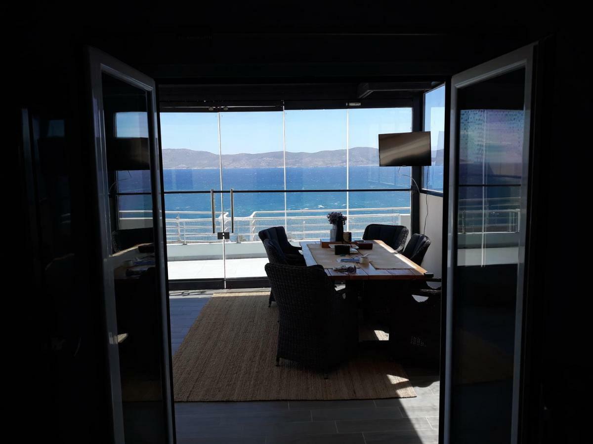 Deep Blue Apartment *