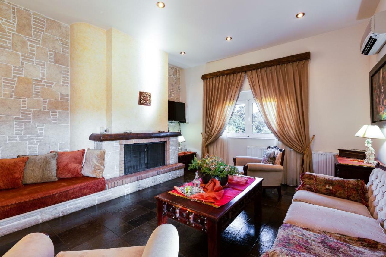 Aurora Villa