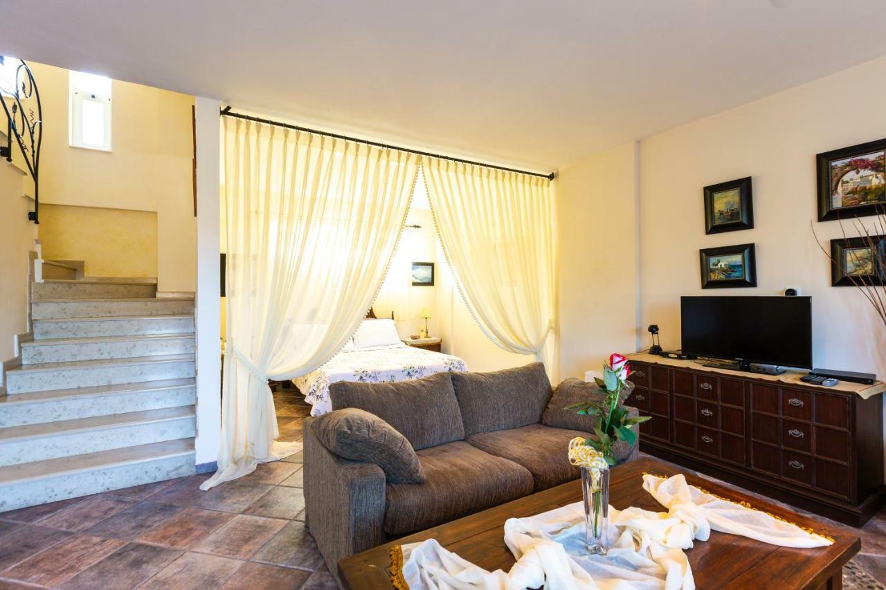 Aurora Villa