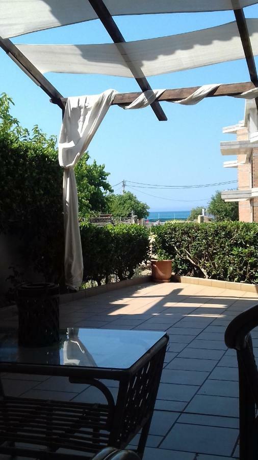 Sea Side House Kourouta