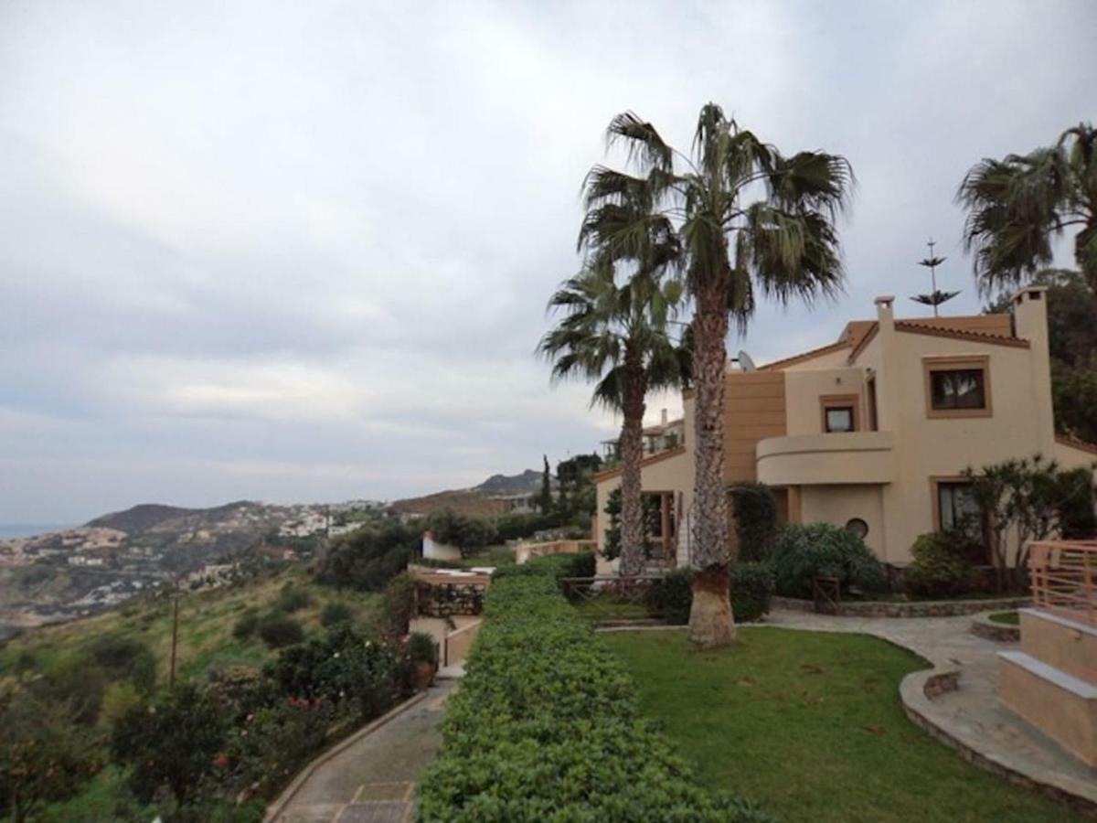 Modern With Gardens And Stunning Views *