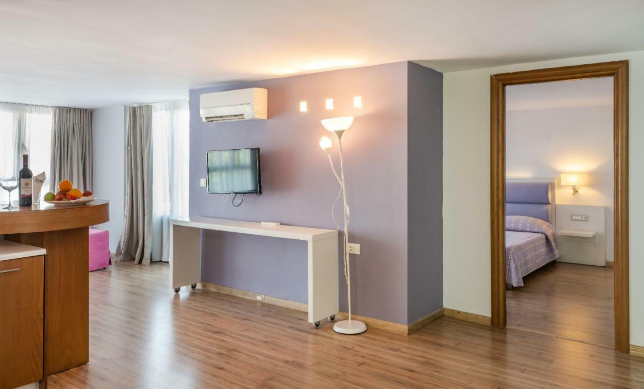 Hotel Triton Boutique 4*