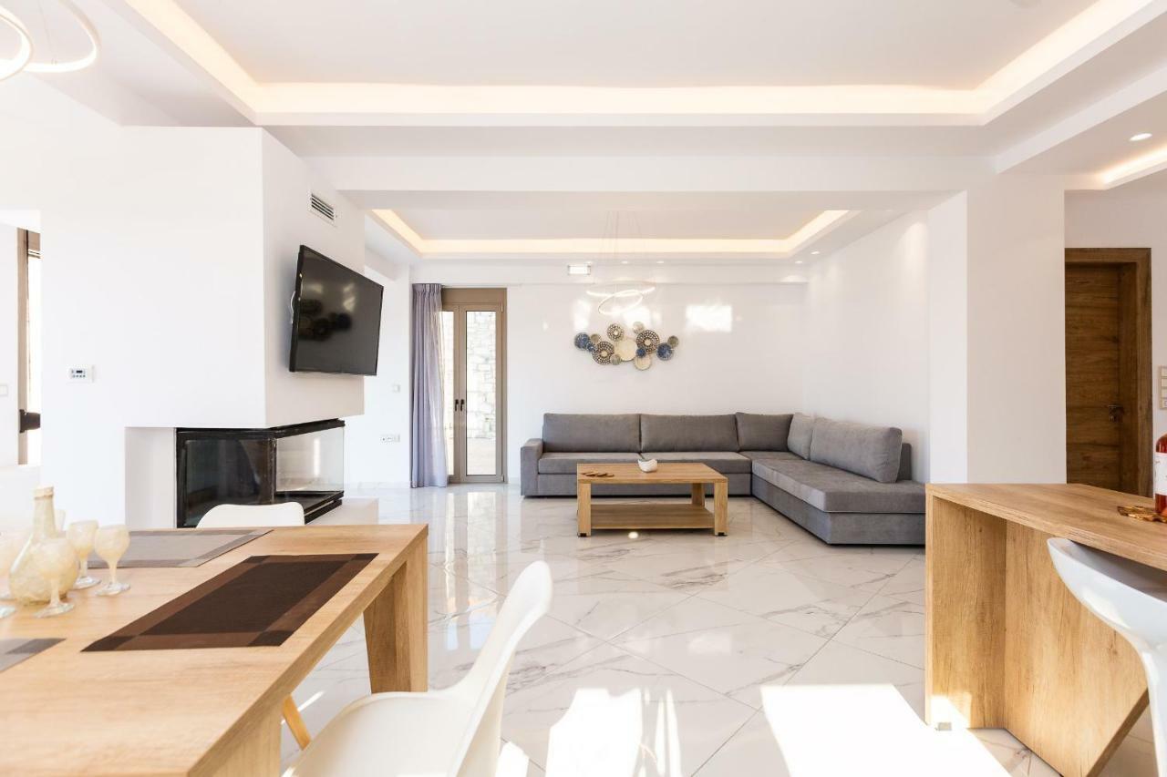 Villa Paris Villa, With Pool, Bbq, Playground & Seaviews, By Thinkvilla Bali (Crete)