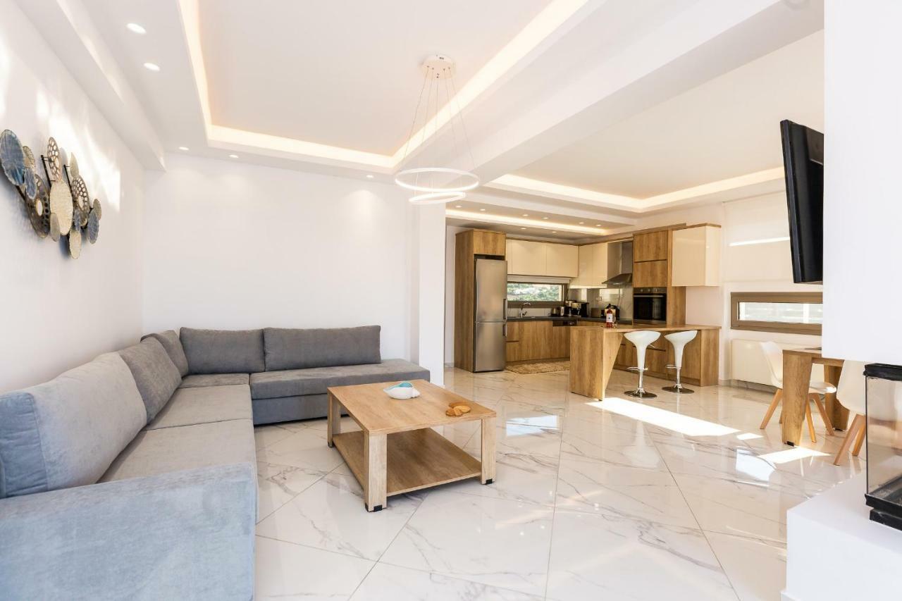 Paris Villa, With Pool, Bbq, Playground & Seaviews, By Thinkvilla Bali (Crete)