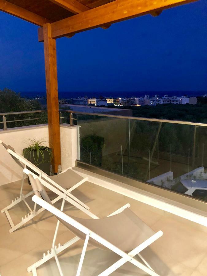 Izabela With Private Pools Apartment *