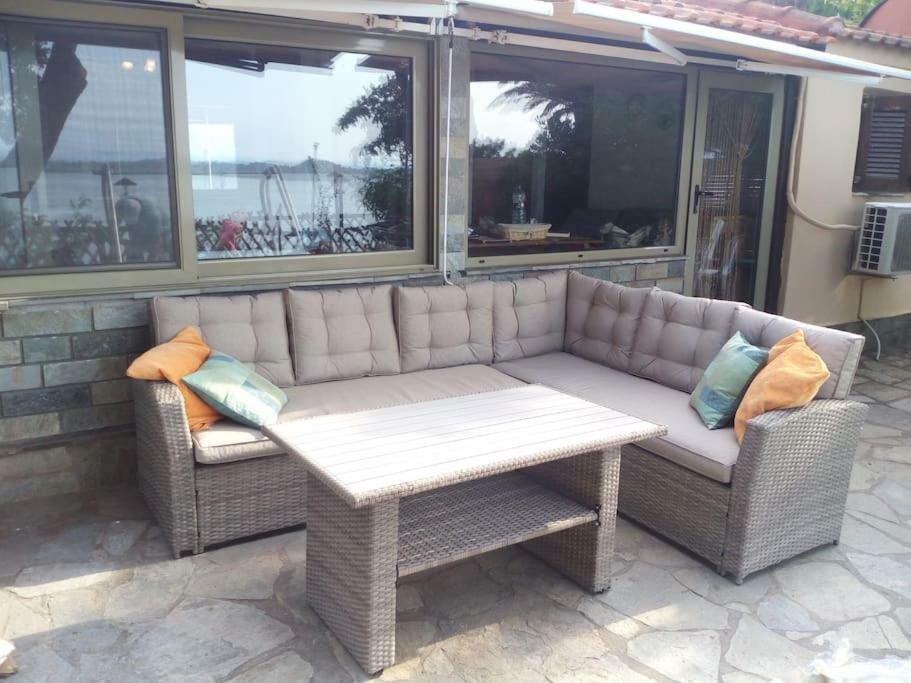 Private Seafront House In With Amazing View Of Diaporos Island Holiday home *