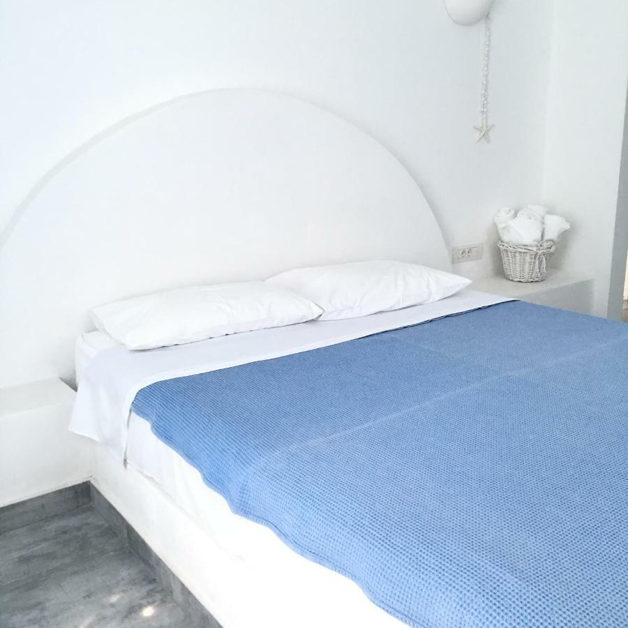Thalia * Fira (Santorini)