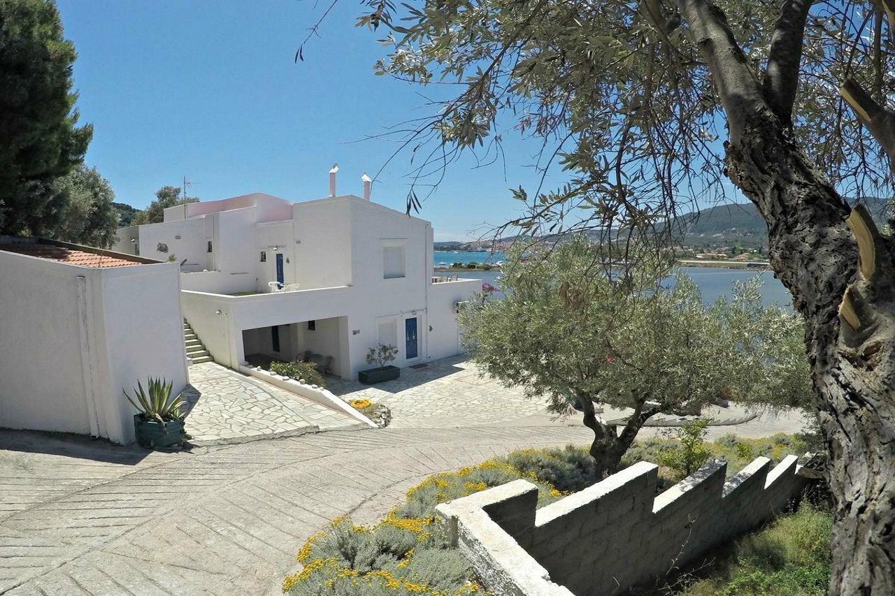 Ariadni Apartment *